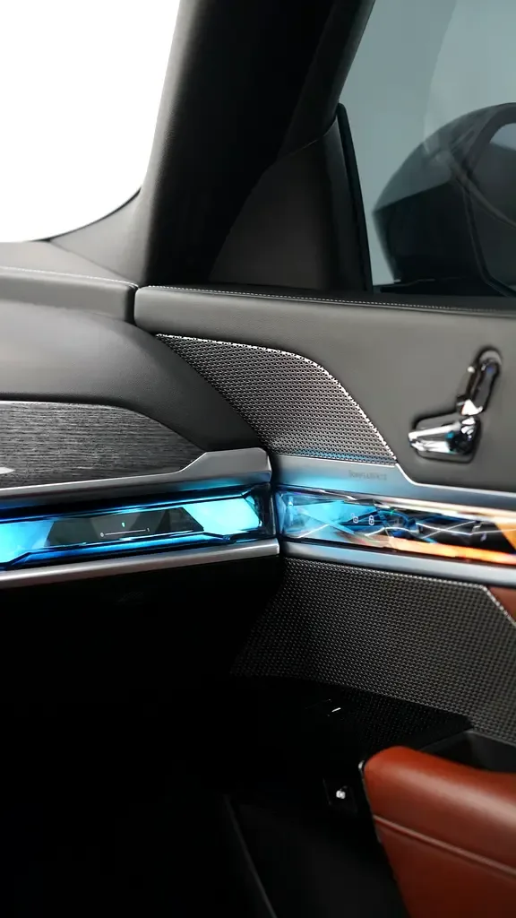 BMW 7 series 3.0 AT RWD (272 hp) - 8