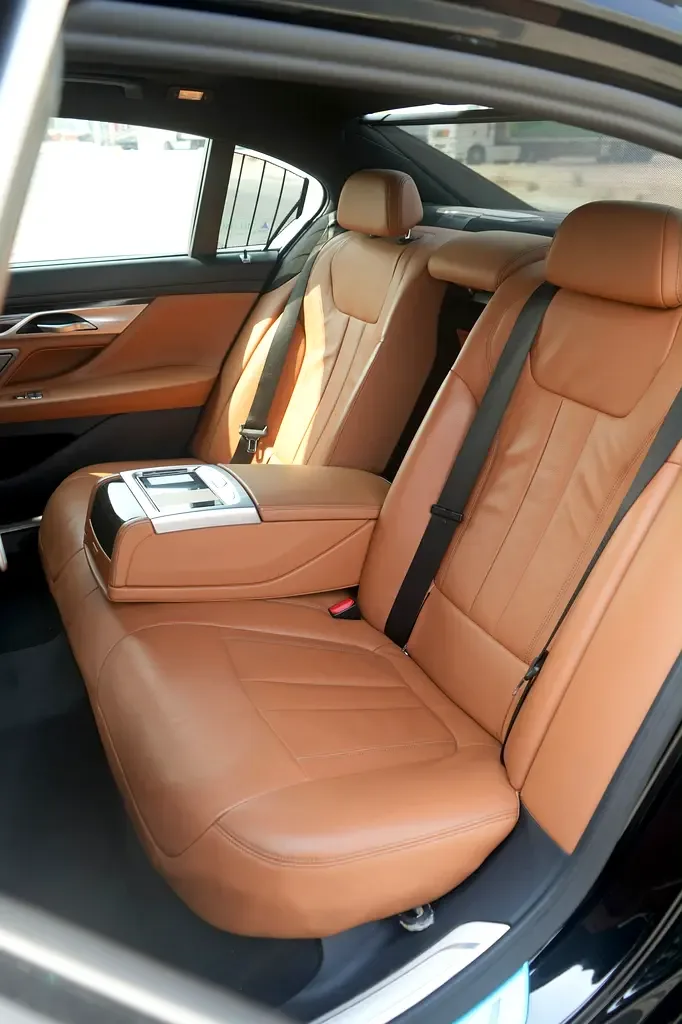 BMW 7 series 3.0 AT RWD (272 hp) - 7