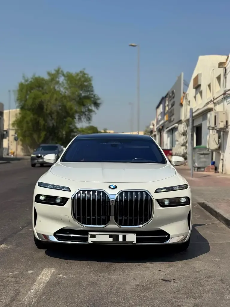 BMW 7 series 3.0 AT RWD (272 حصان)