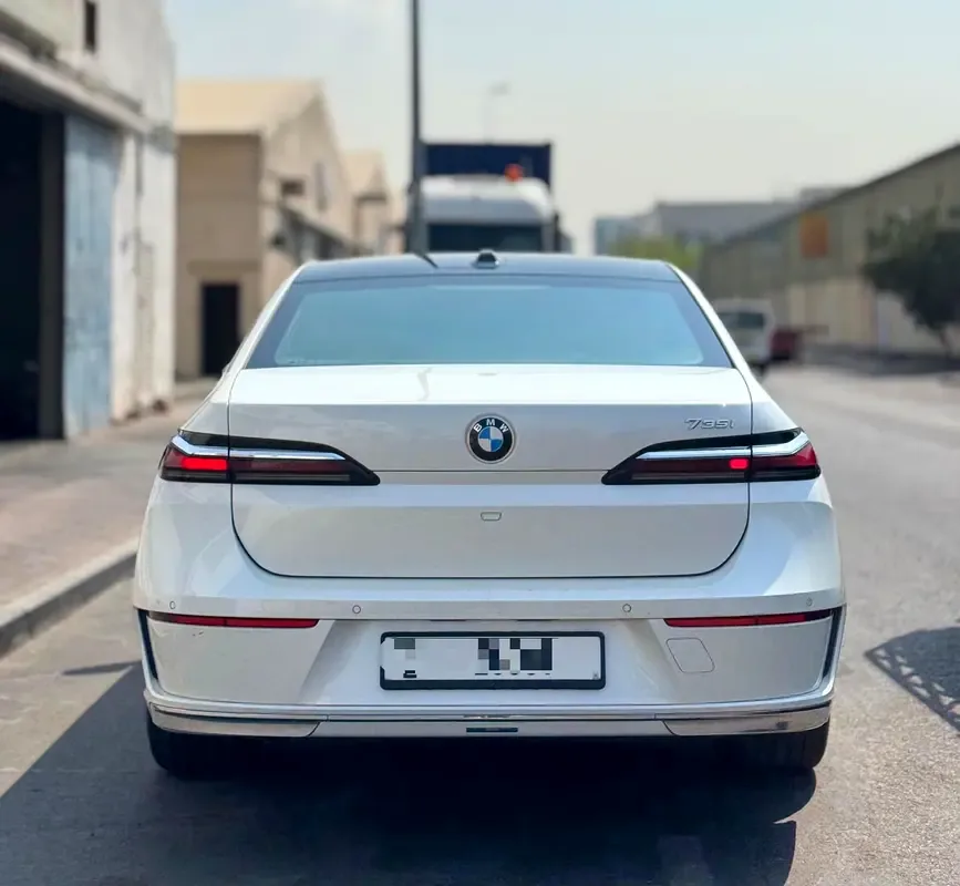 BMW 7 series 3.0 AT RWD (272 حصان) - 7