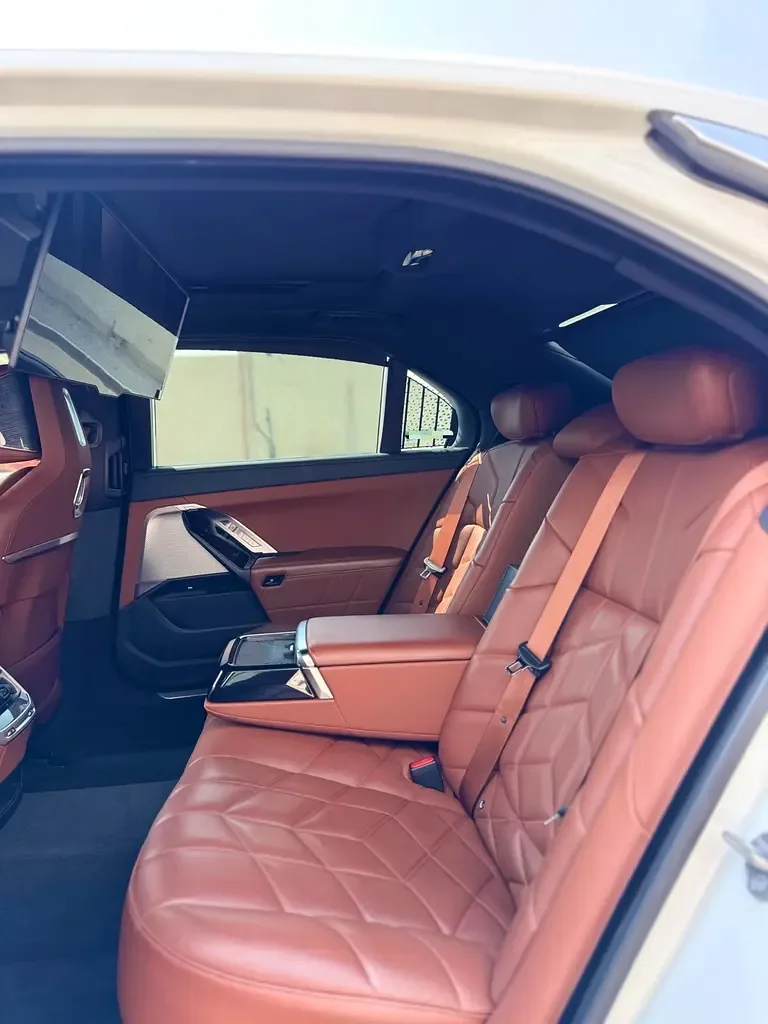 BMW 7 series 3.0 AT RWD (272 حصان) - 8