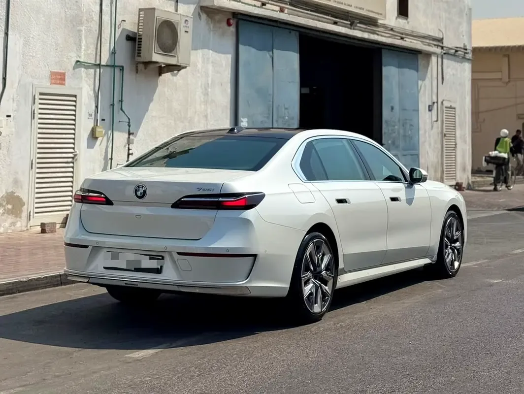 BMW 7 series 3.0 AT RWD (272 حصان) - 6