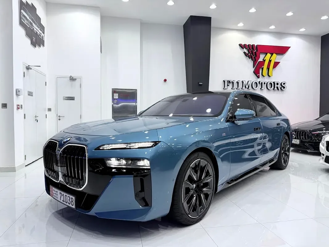 BMW 7 series 4.4 AT 4WD (544 hp)