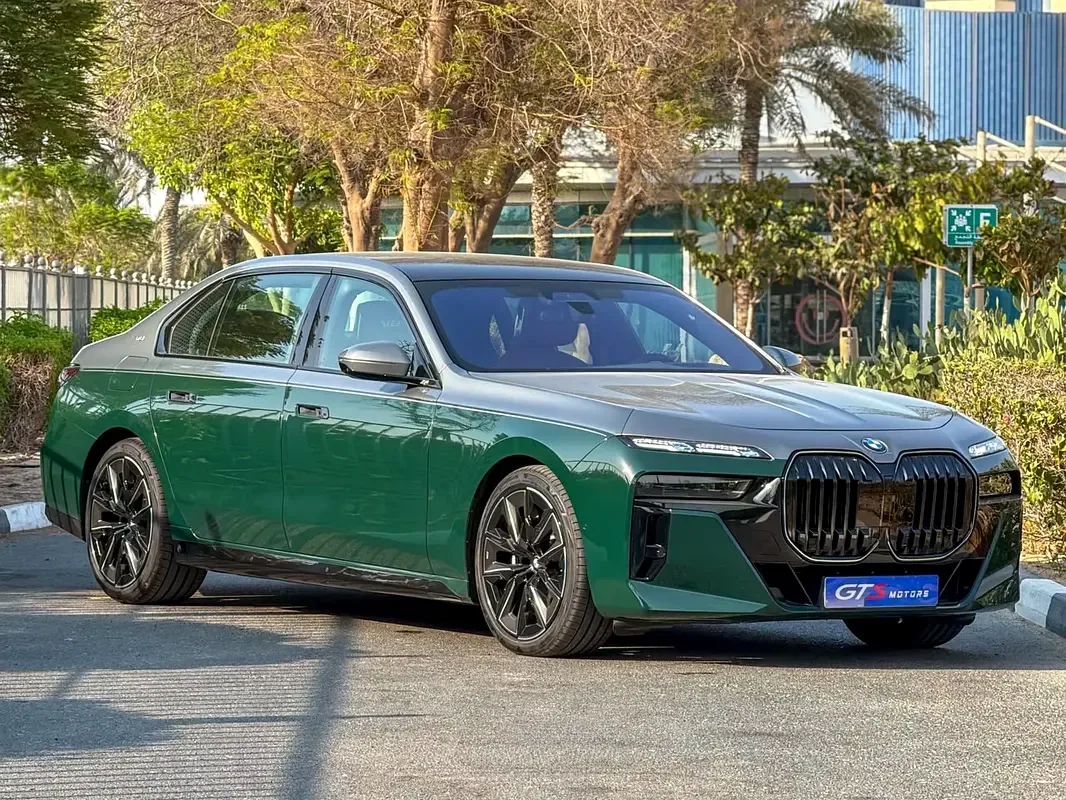 BMW 7 series 4.4 AT 4WD (544 hp)