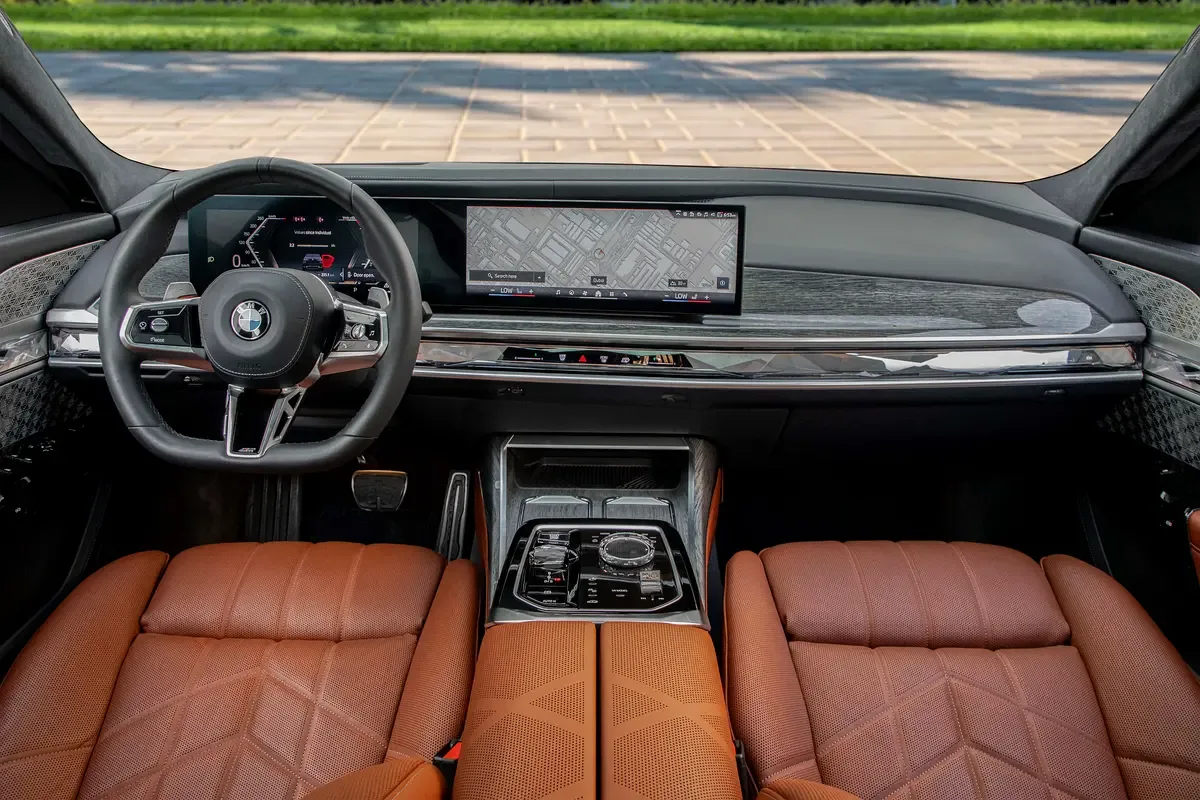 BMW 7 series 4.4 AT 4WD (544 hp) - 8