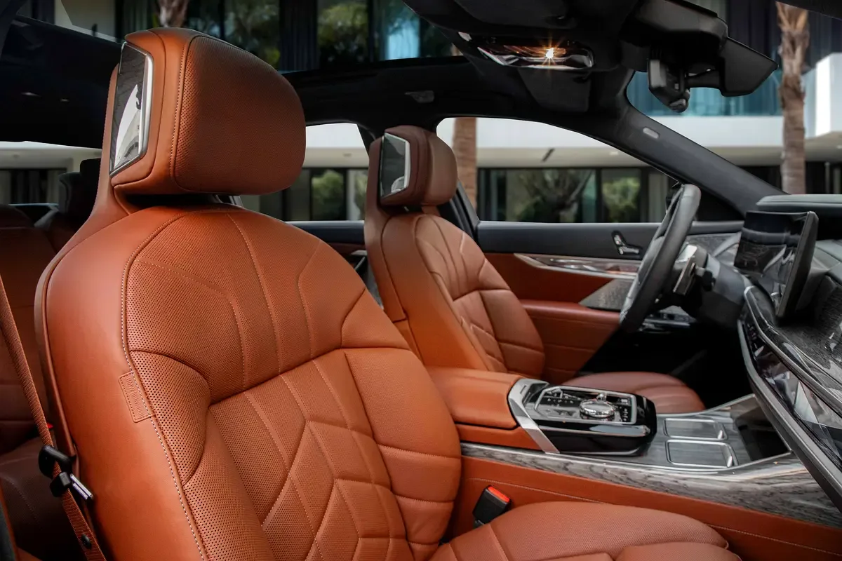 BMW 7 series 4.4 AT 4WD (544 hp) - 11