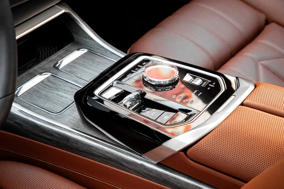 BMW 7 series 4.4 AT 4WD (544 hp) - 10