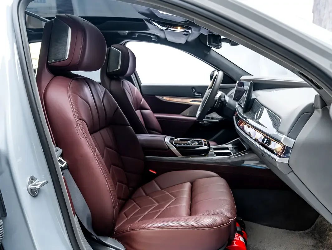 BMW 7 series 4.4 AT 4WD (544 hp) - 9