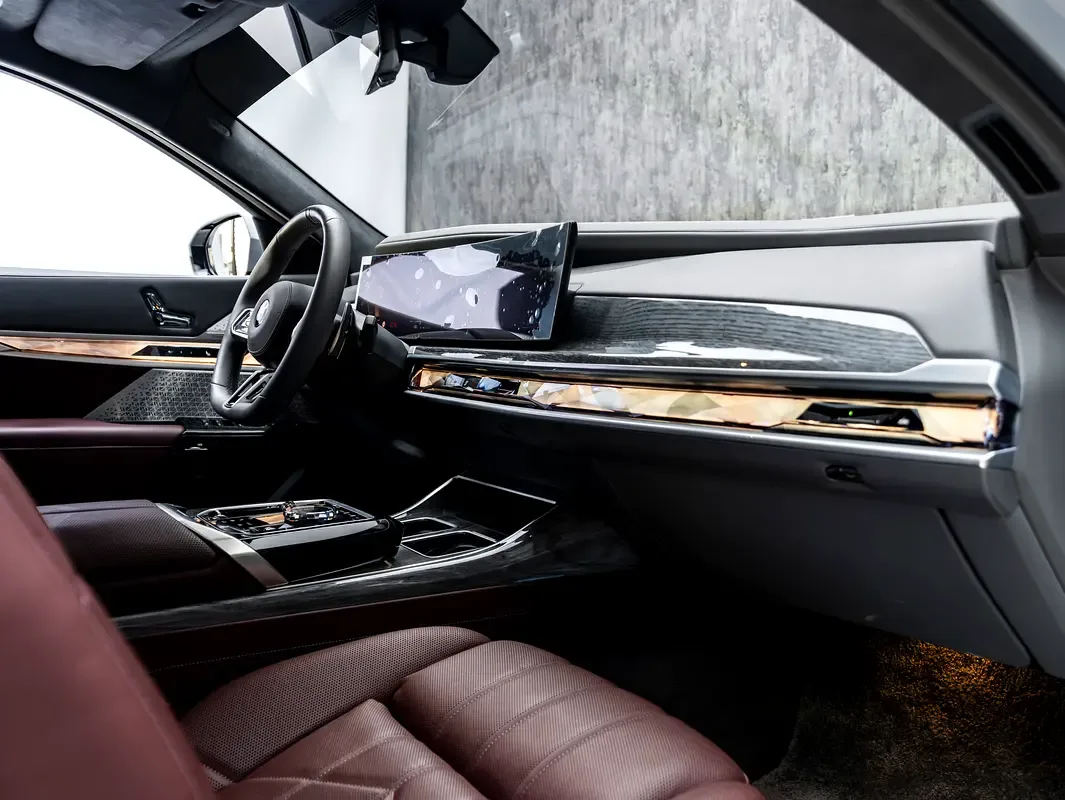 BMW 7 series 4.4 AT 4WD (544 hp) - 13