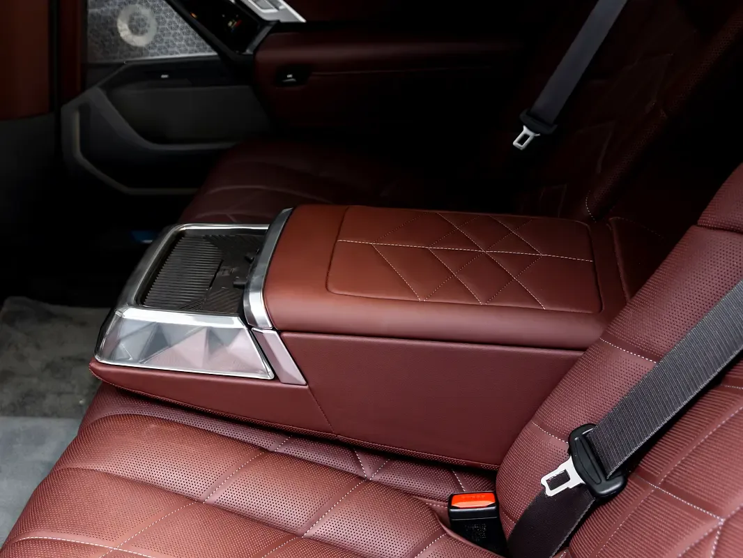 BMW 7 series 4.4 AT 4WD (544 hp) - 20