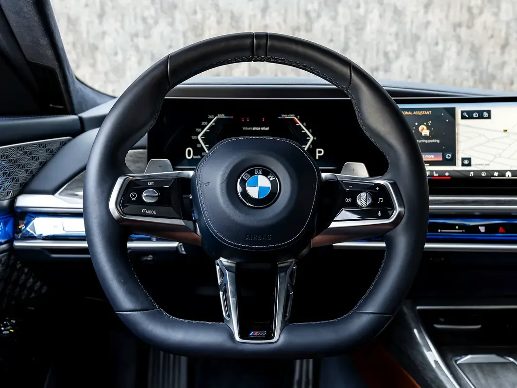 BMW 7 series 4.4 AT 4WD (544 حصان) - 10