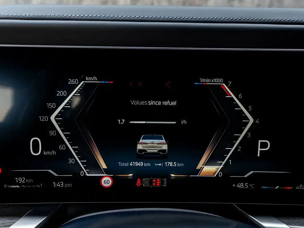BMW 7 series 4.4 AT 4WD (544 حصان) - 11