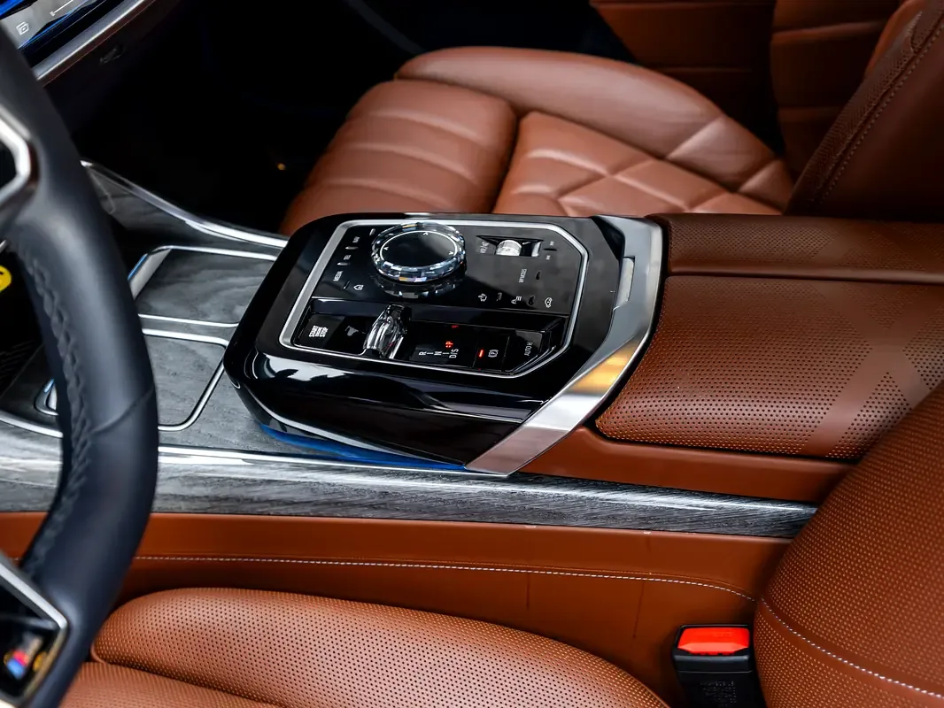 BMW 7 series 4.4 AT 4WD (544 حصان) - 15