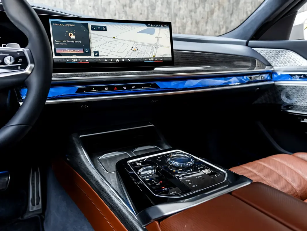 BMW 7 series 4.4 AT 4WD (544 حصان) - 14