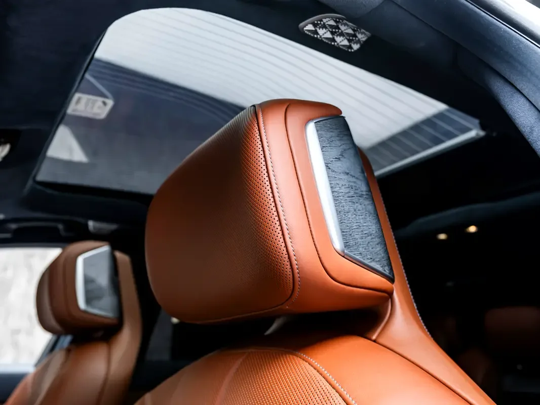 BMW 7 series 4.4 AT 4WD (544 حصان) - 17