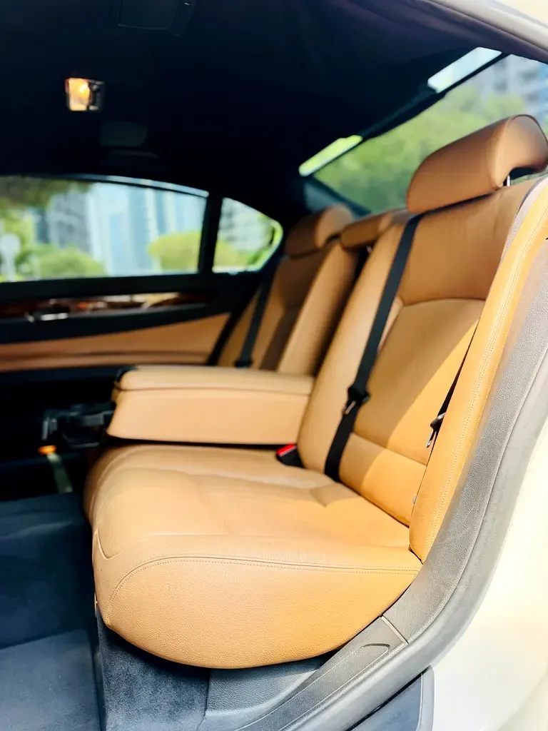 BMW 7 series 730i Steptronic (258 حصان) - 12