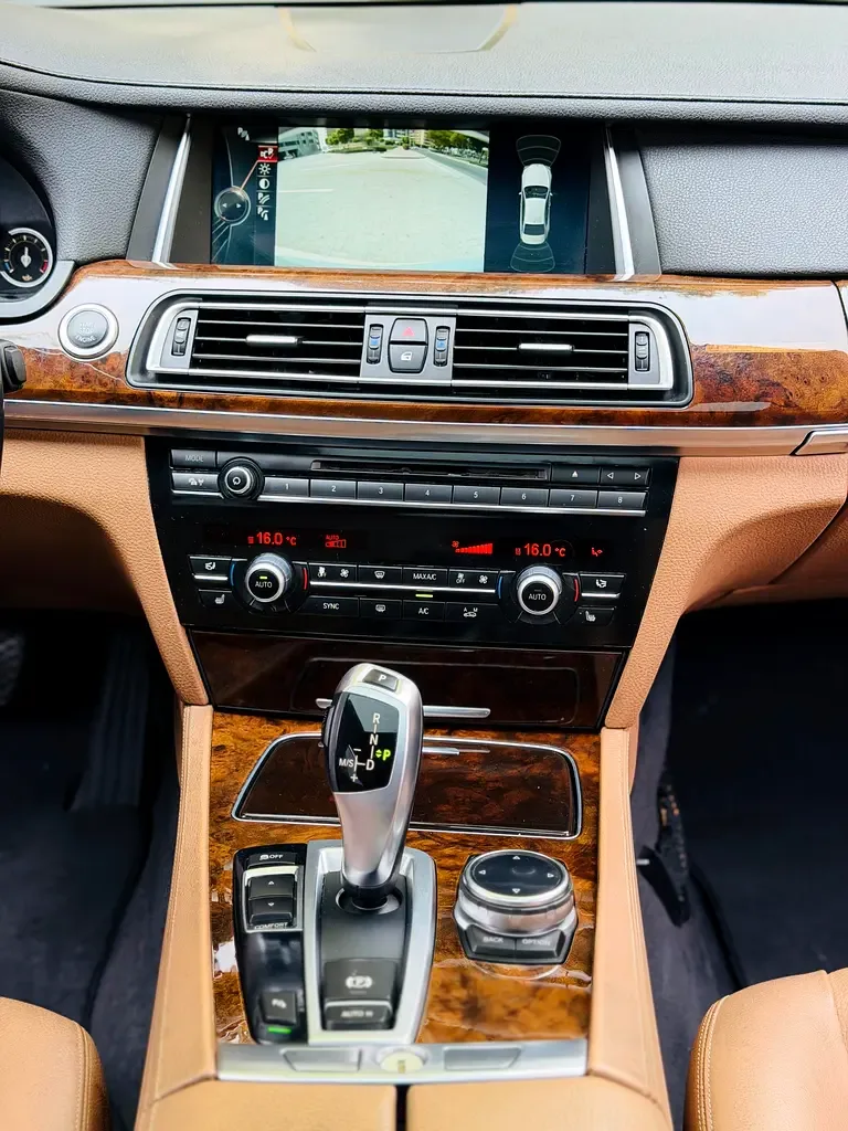 BMW 7 series 730i Steptronic (258 حصان) - 17