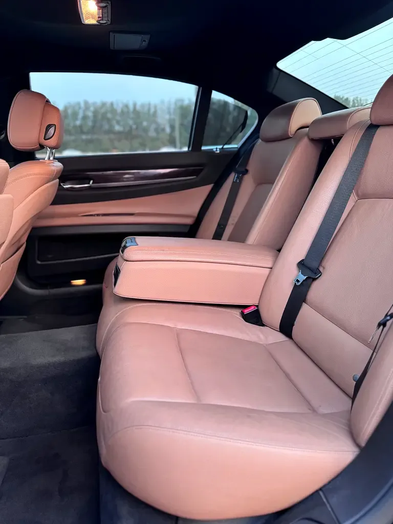 BMW 7 series 730Li Steptronic (258 حصان) - 12