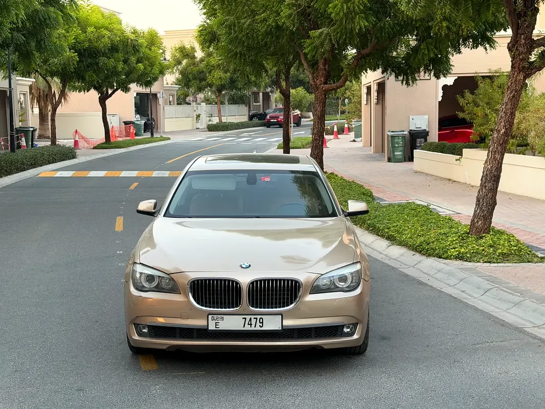 BMW 7 series 740i AT (326 hp)