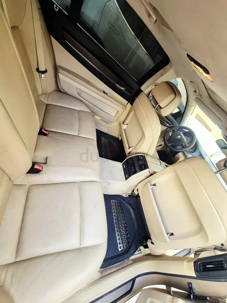 BMW 7 series 740i AT (326 hp)