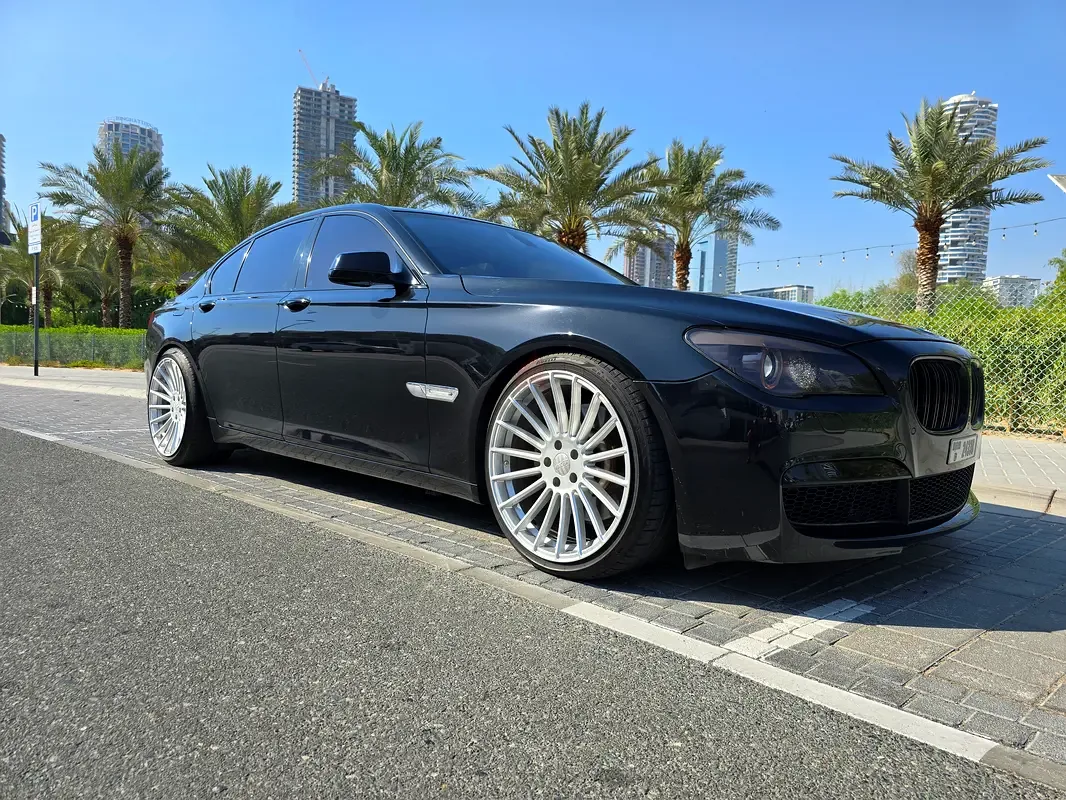 BMW 7 series 750i AT (407 hp)
