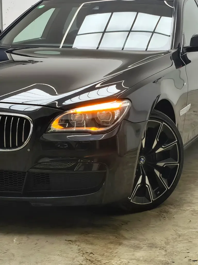 BMW 7 series 750i Steptronic (449 hp)