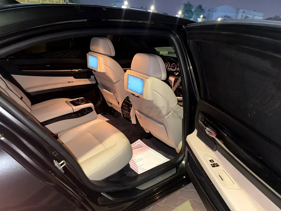 BMW 7 series 750Li AT (407 hp) - 7