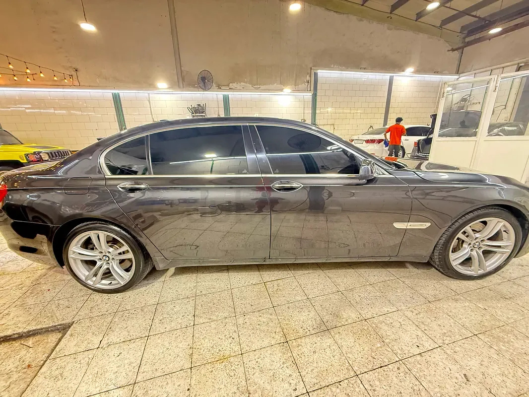 BMW 7 series 750Li AT (407 hp) - 11