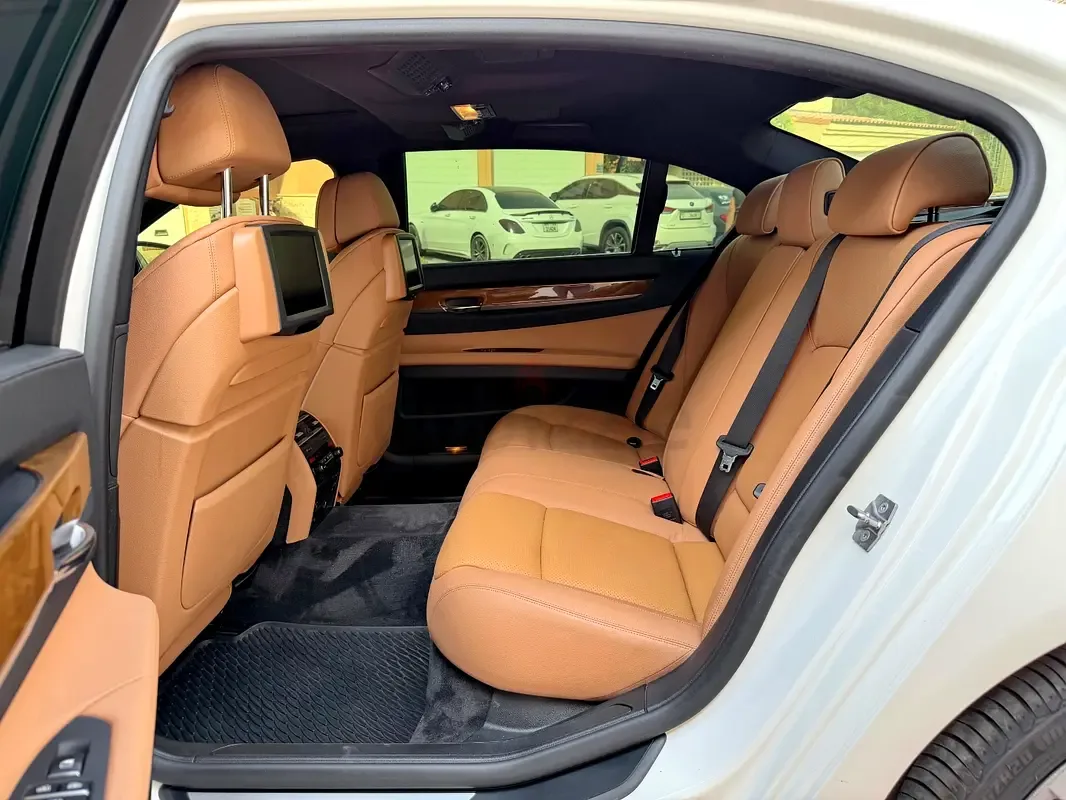 BMW 7 series 750Li AT (407 hp) - 9
