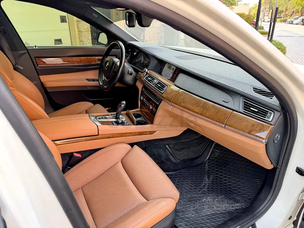 BMW 7 series 750Li AT (407 hp) - 7