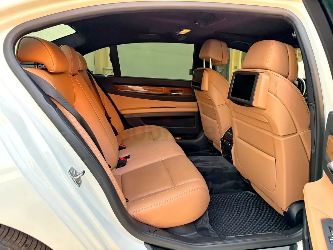 BMW 7 series 750Li AT (407 hp) - 10