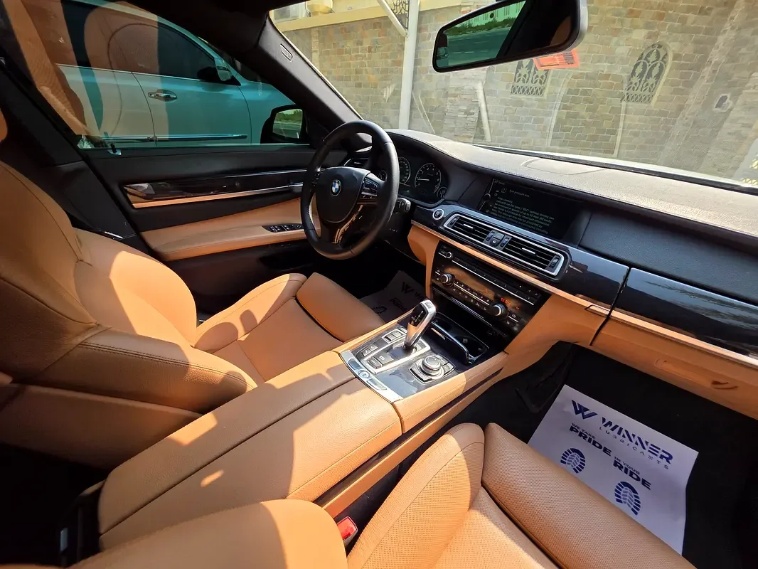 BMW 7 series 750Li AT (407 hp) - 7