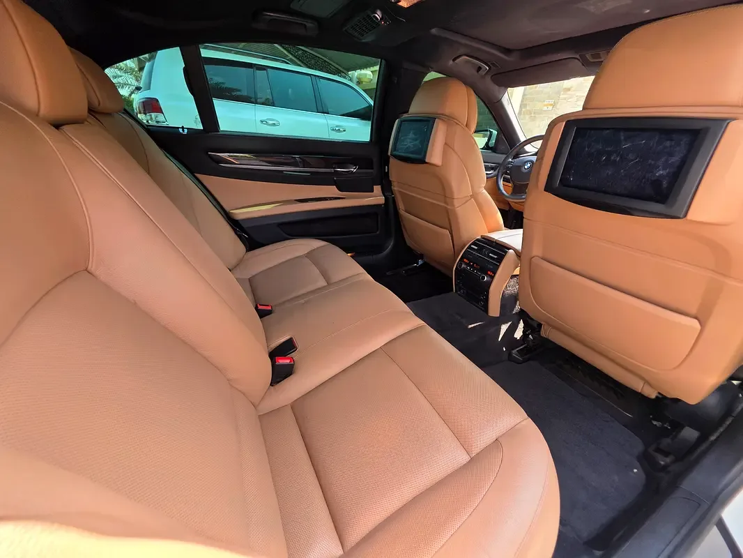 BMW 7 series 750Li AT (407 hp) - 8