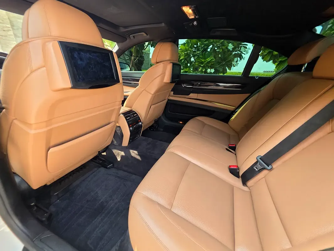 BMW 7 series 750Li AT (407 hp) - 12