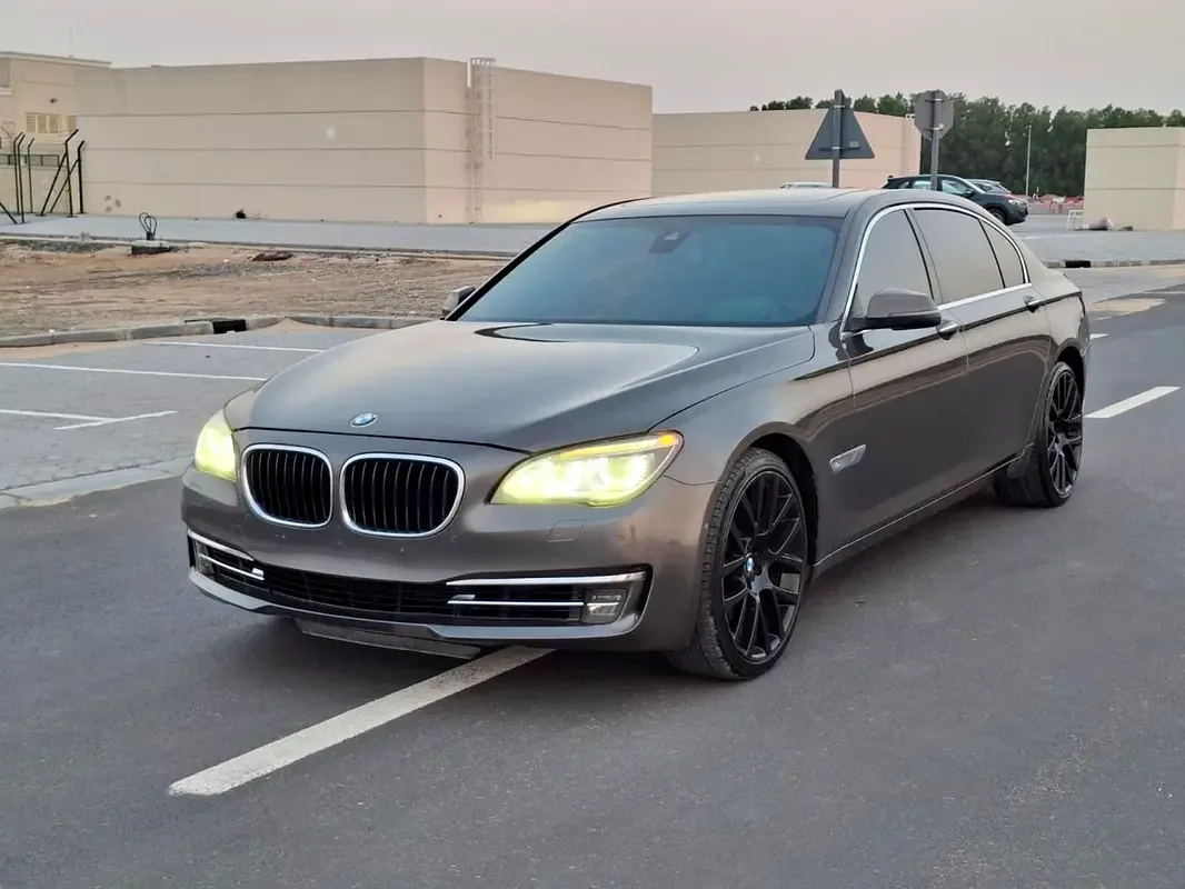 BMW 7 series 750Li Steptronic (449 حصان) - 2