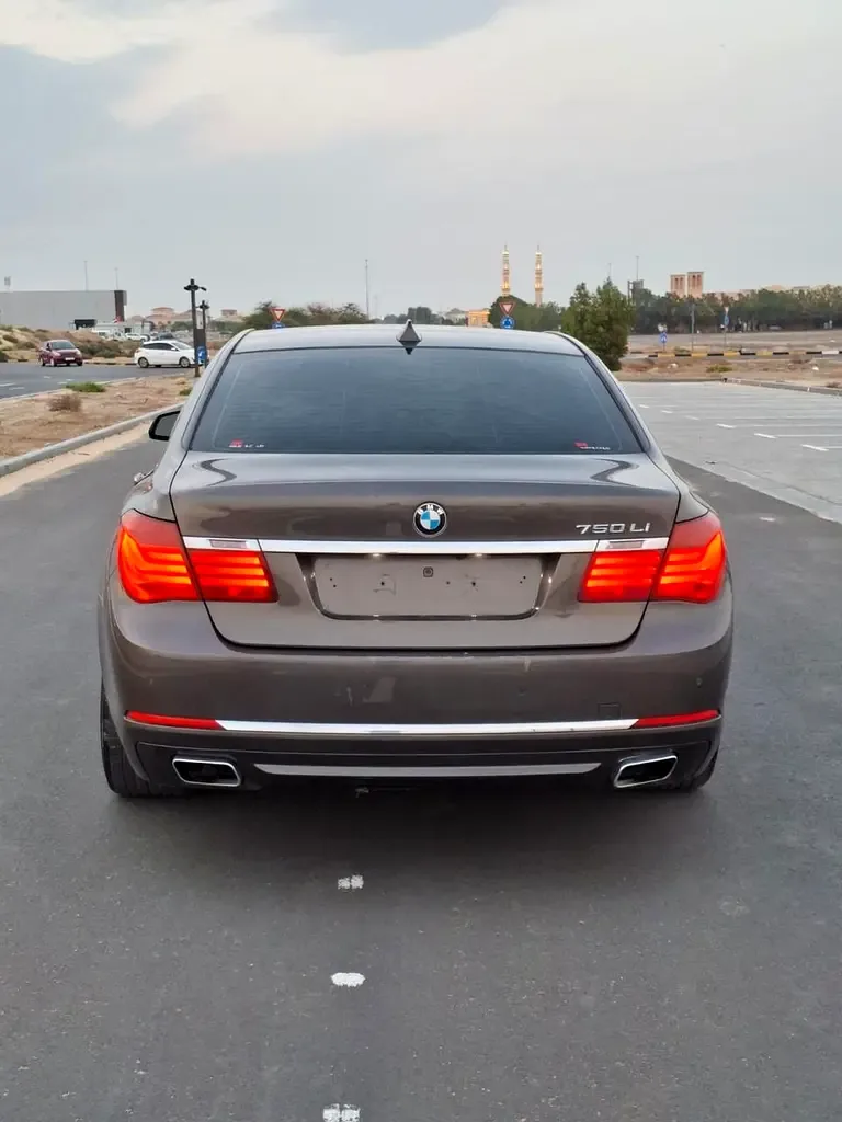 BMW 7 series 750Li Steptronic (449 حصان) - 6