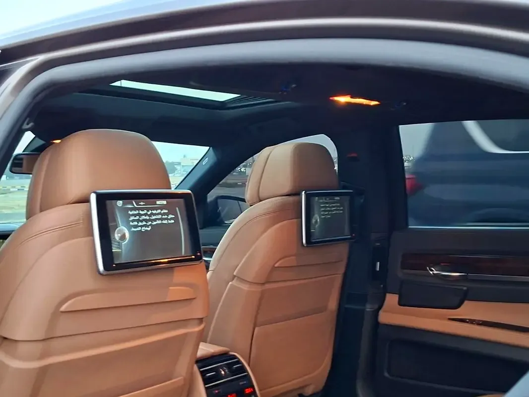 BMW 7 series 750Li Steptronic (449 حصان) - 9