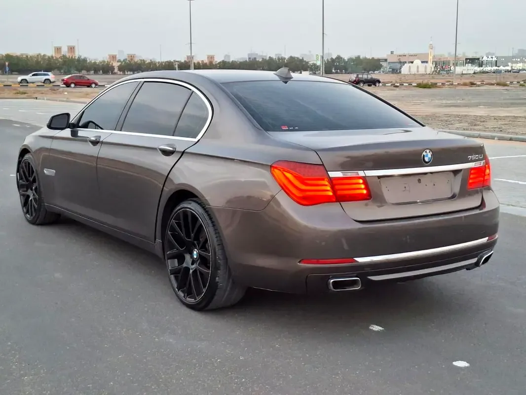 BMW 7 series 750Li Steptronic (449 حصان) - 7