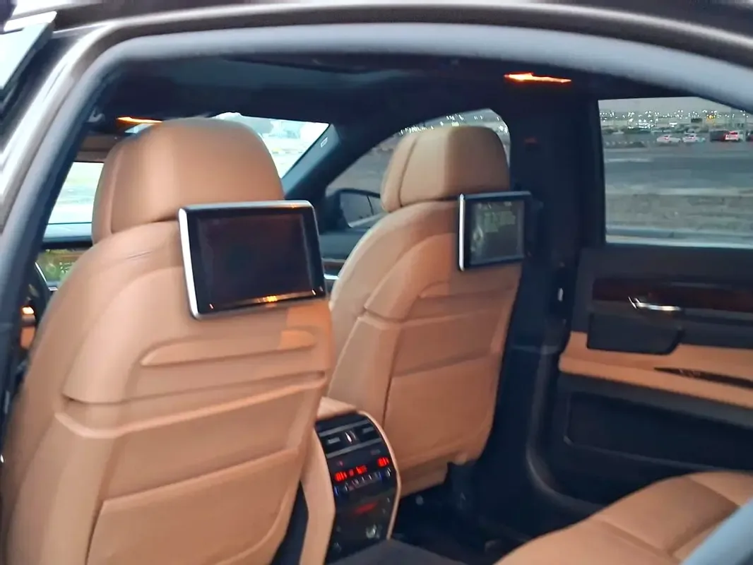 BMW 7 series 750Li Steptronic (449 حصان) - 14