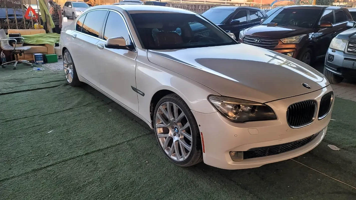 BMW 7 series 750Li Steptronic (449 hp)