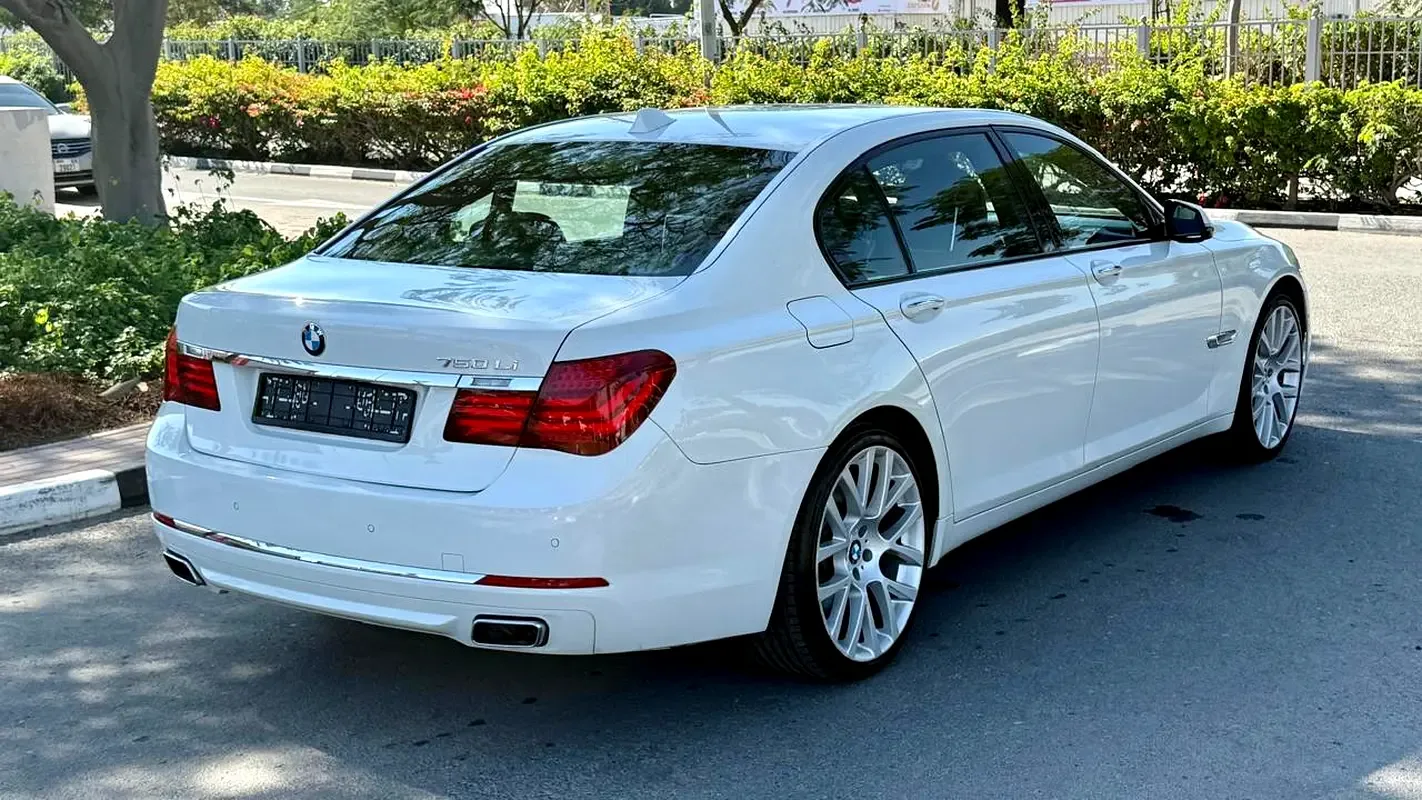 BMW 7 series 750Li Steptronic (449 حصان) - 7