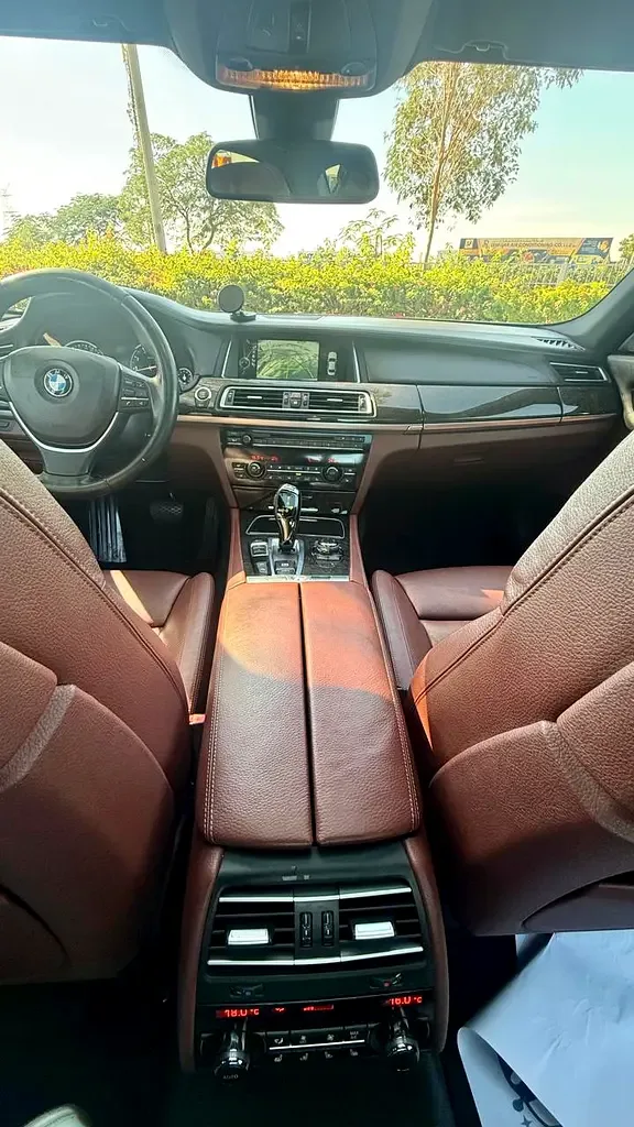 BMW 7 series 750Li Steptronic (449 حصان) - 11