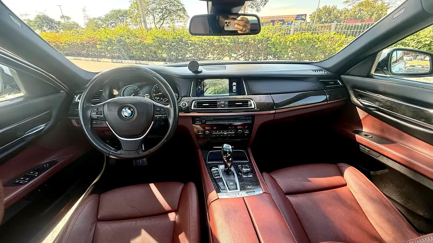 BMW 7 series 750Li Steptronic (449 حصان) - 10