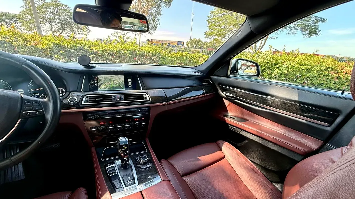 BMW 7 series 750Li Steptronic (449 حصان) - 13