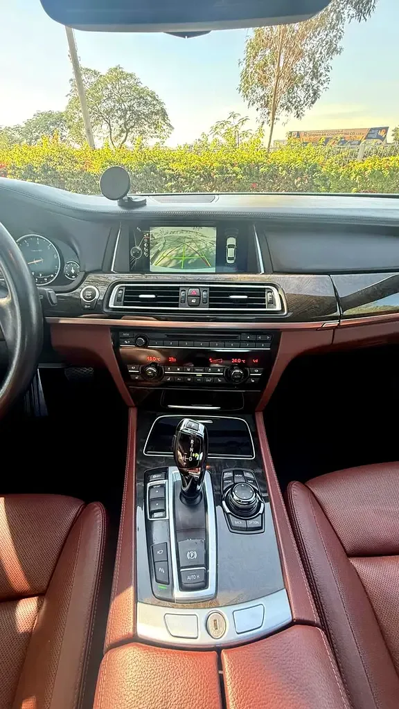 BMW 7 series 750Li Steptronic (449 حصان) - 14