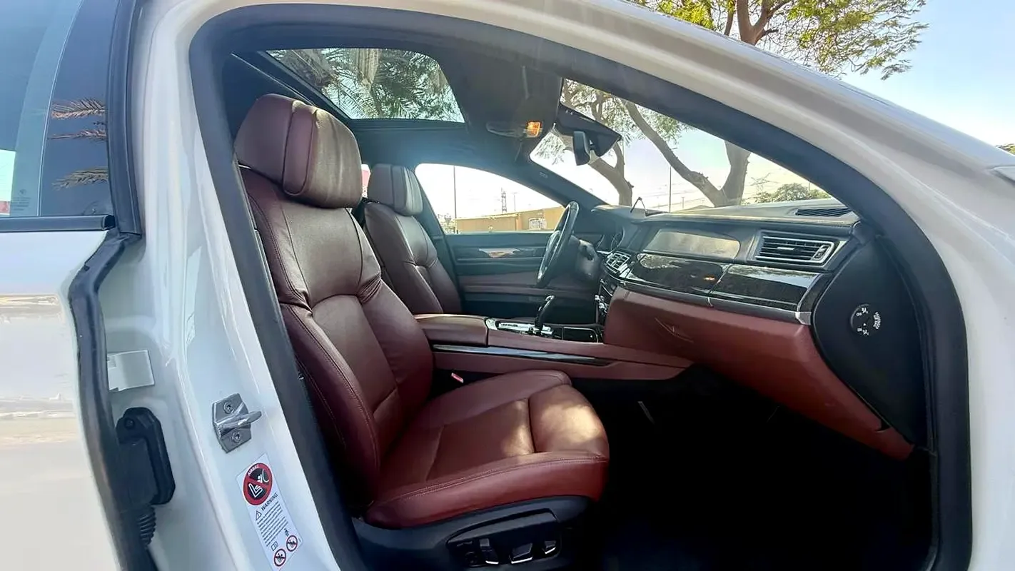 BMW 7 series 750Li Steptronic (449 حصان) - 16