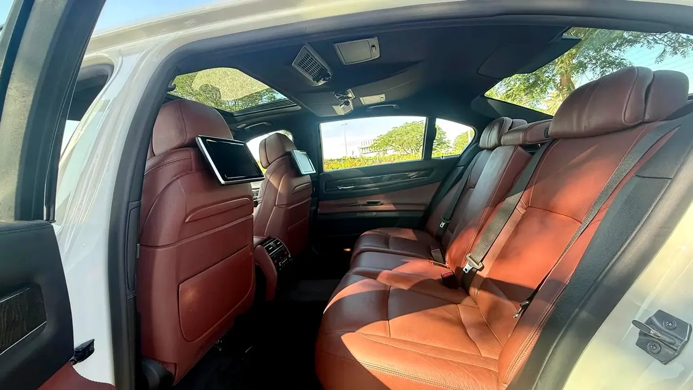 BMW 7 series 750Li Steptronic (449 حصان) - 17