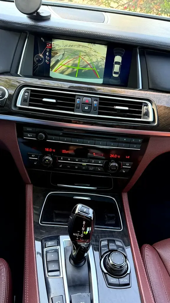 BMW 7 series 750Li Steptronic (449 حصان) - 15