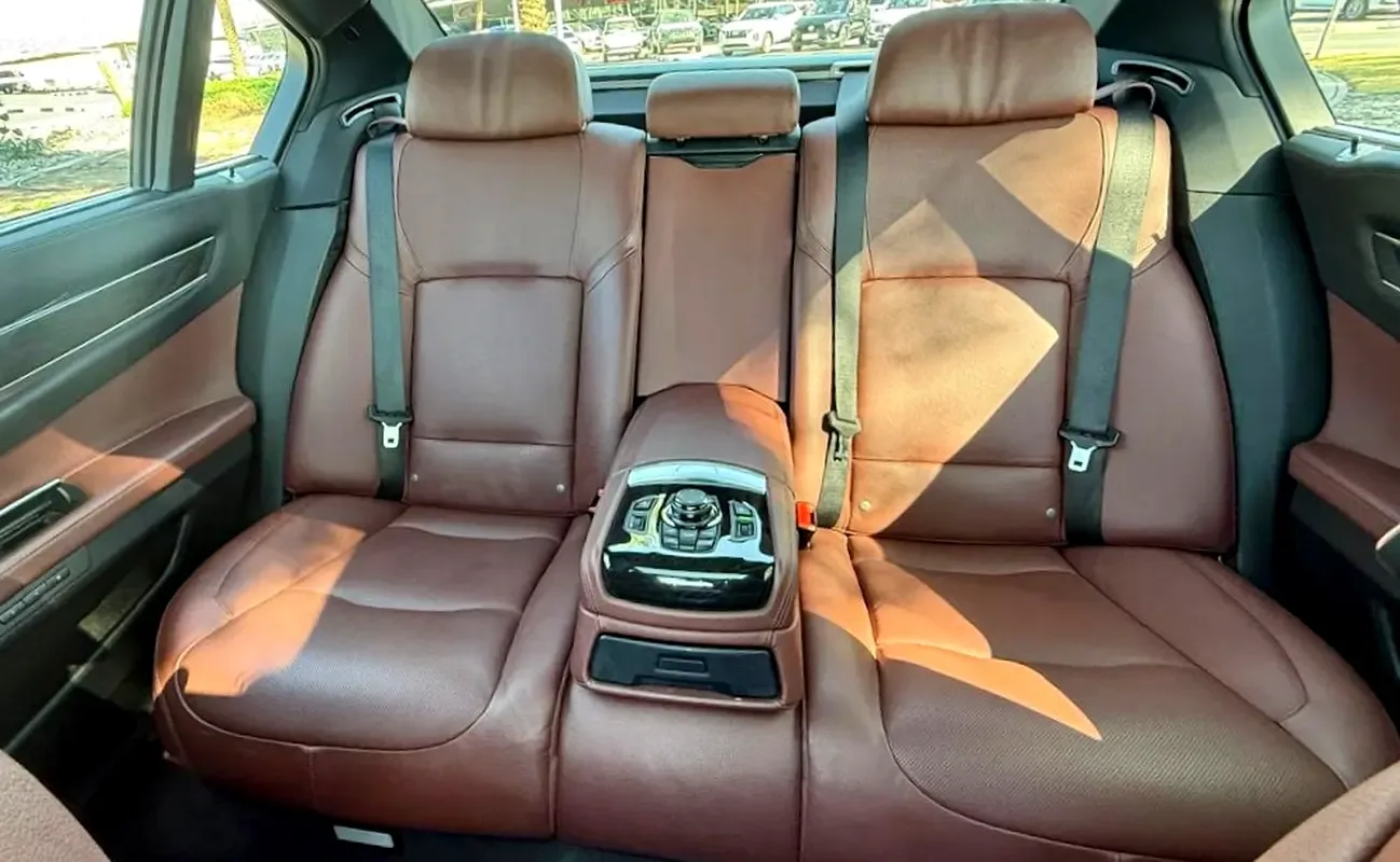 BMW 7 series 750Li Steptronic (449 حصان) - 18