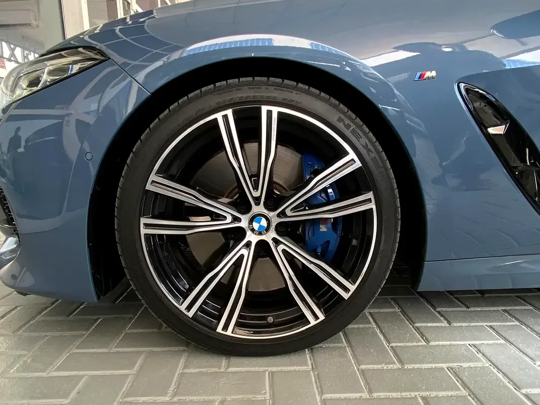 BMW 8 series M850i Steptronic xDrive (530 حصان) - 8